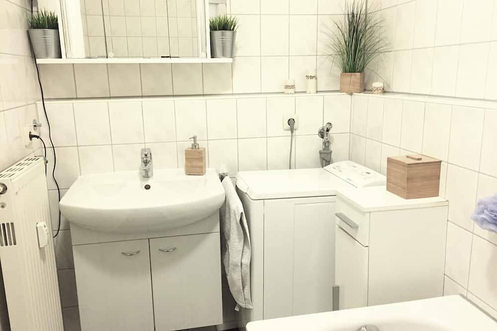 Ganze Wohnung, *** Moderne Ferienwohnung mit Terrasse und Garten im Zentrum von Rosenheim *** in Rosenheim, Oberbayern