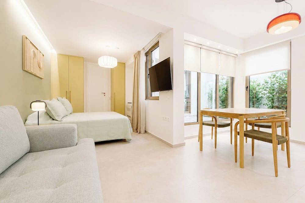 Entire apartment, Galleria Romvis – Iv in Central Section of Athens, Athens