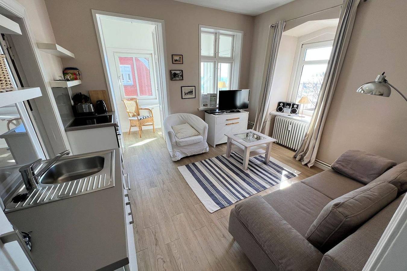 Ganze Wohnung, Ferienwohnung Promenadenblick 2 mit atemberaubenden Meerblick, 50 m zum Strand in Wyk auf Föhr (Stadt), Wyk auf Föhr