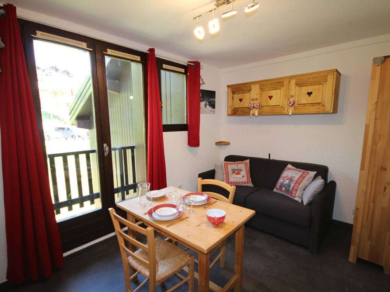 Monolocale intero, Cozy Studio in Hauteluce, Balcony, Ski Storage, Near Center & Slopes in Les Saisies, Albertville e dintorni