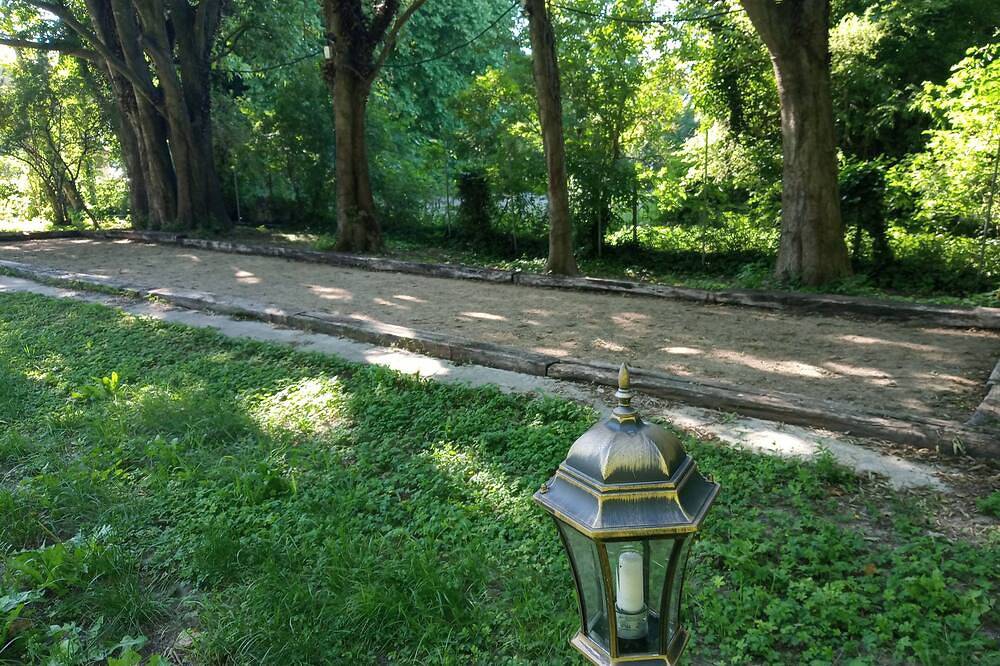 Mas de la Jardine - La Roulotte \"Plus Belle la Vie\" in Velleron, Vaucluse