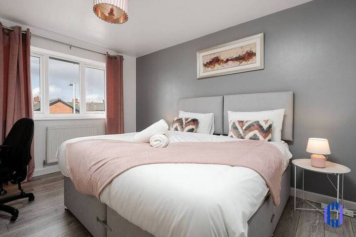 Spacious 5 Br Home Nr Etihad Stadium - Pool Table in Manchester, Greater Manchester