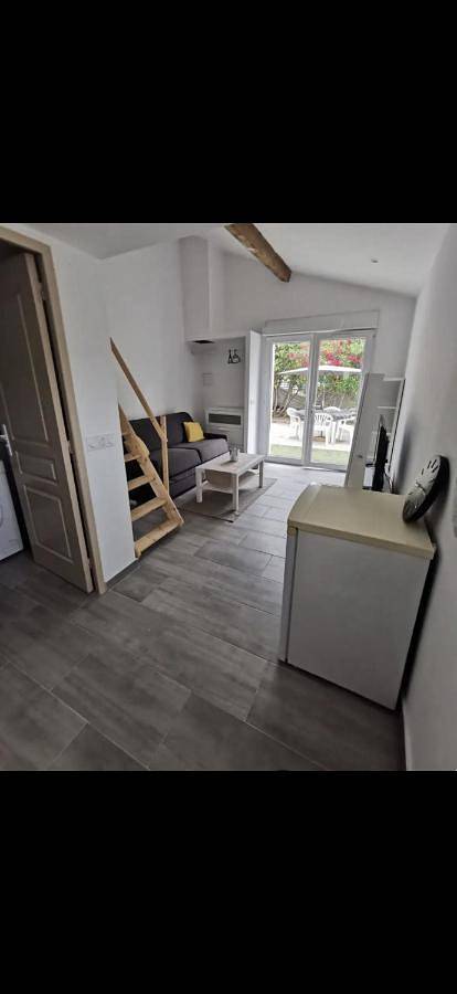 Appartement entier, One-Bedroom Apartment in Cournonterral, Côte méditerranéenne (France)