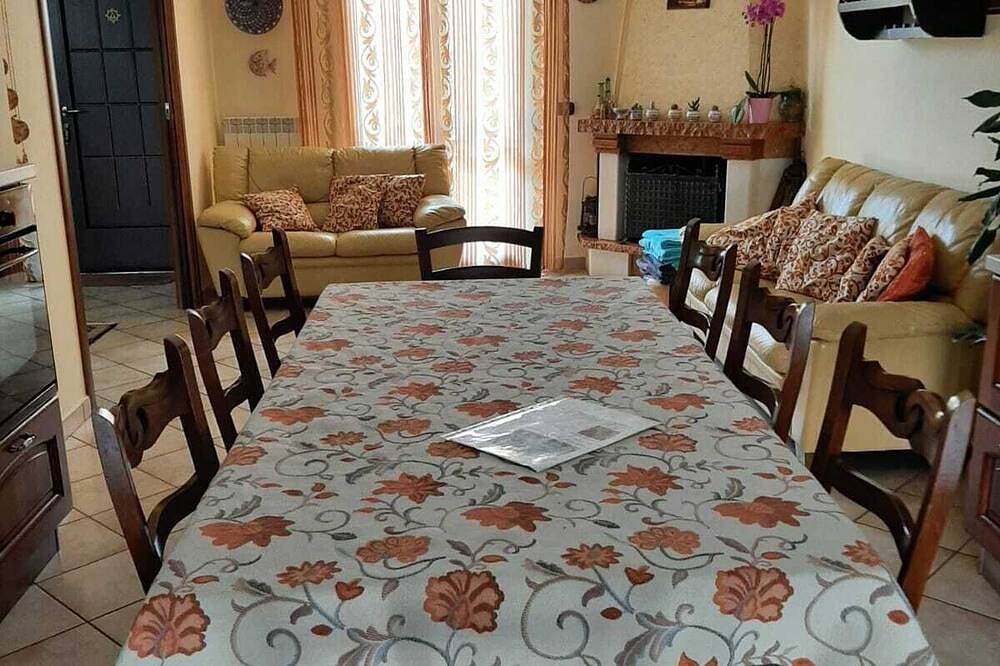 Etna cocus villa with garden and private pool. Etna in Santa Venerina, Etna