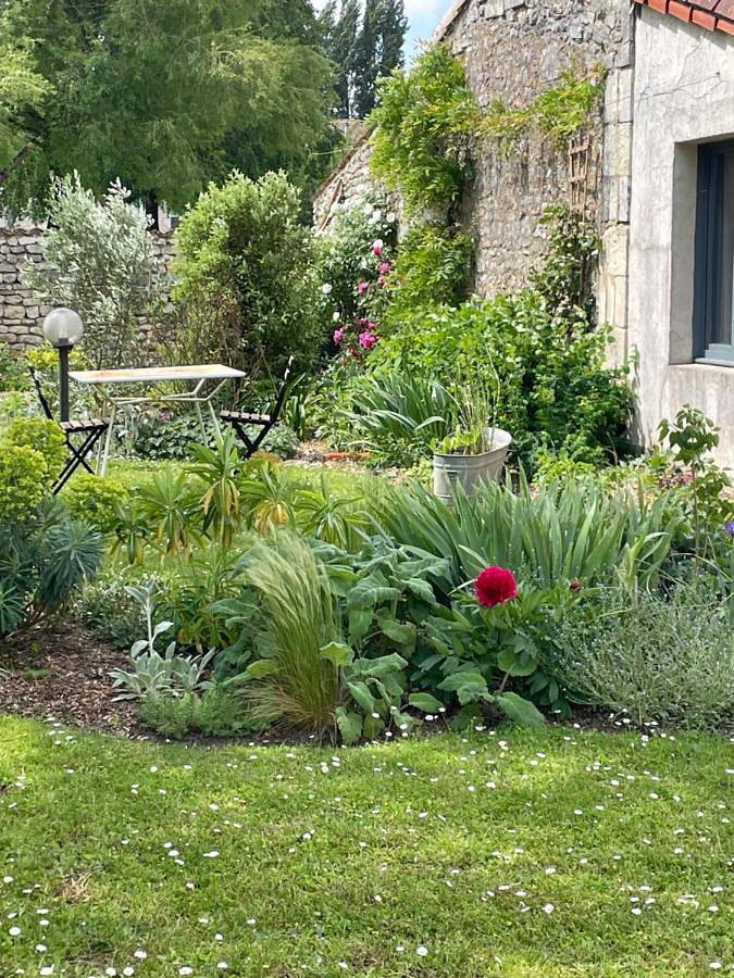 Gîte pour 2 personnes, avec jardin et vue à Thaims - 2