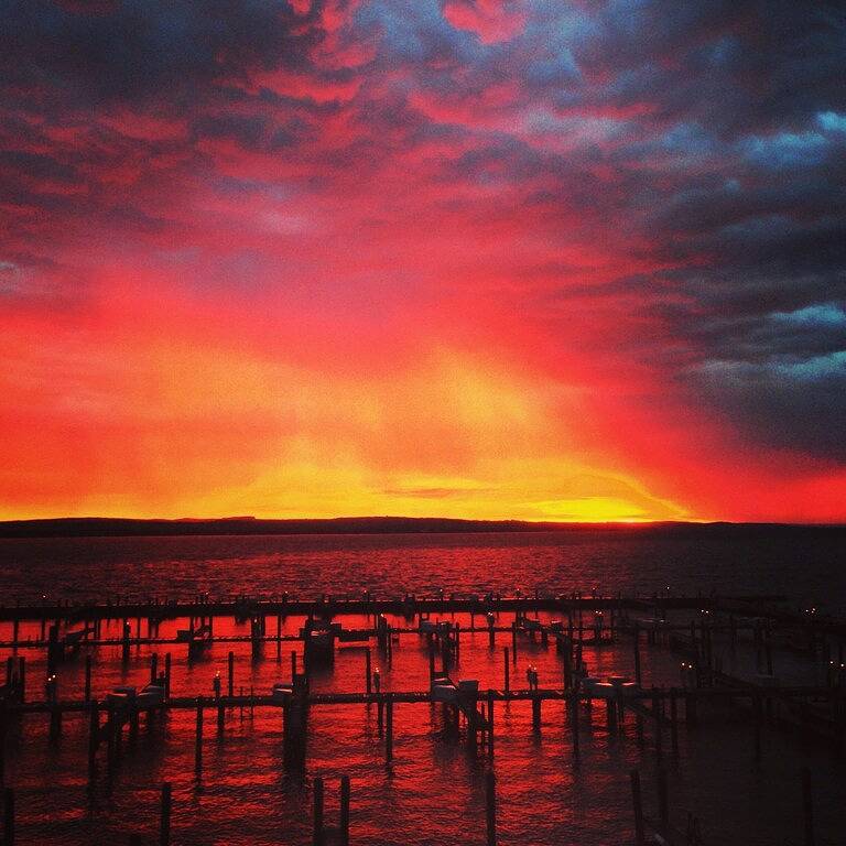 Ganze Wohnung, Das Bootshaus Ii: Gemütliche Wohnung. Amazing View of Lake Charlevoix. Stadt / Strand / Pool in Charlevoix, Charlevoix County