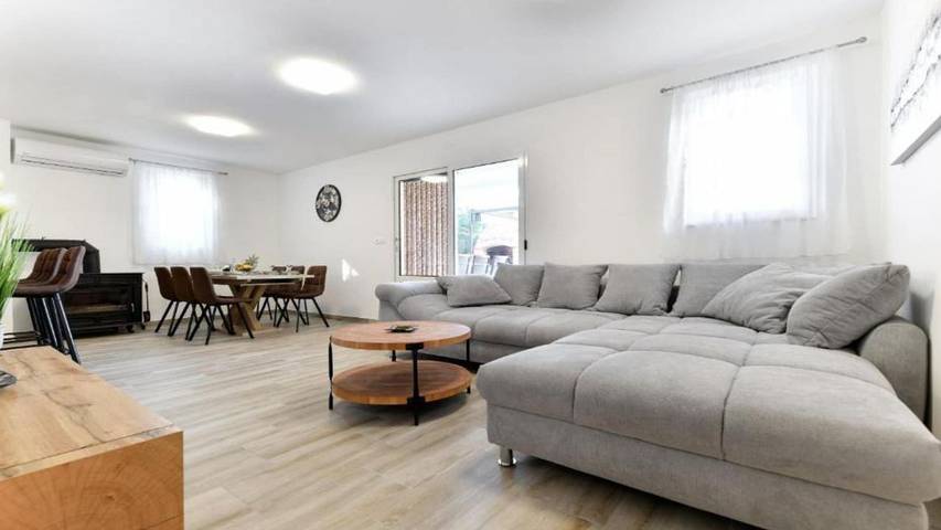 Ferienhaus für 8 Personen, mit Balkon auf Pasman