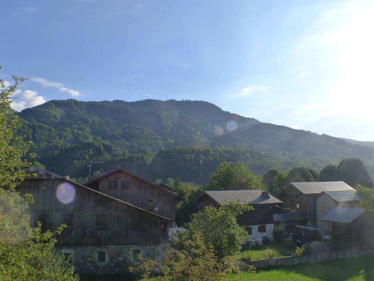 Studio entier, Studio lumineux pour 4 pers, animaux admis, wifi inclus, au centre de Samoëns in Samoëns, Région de Bonneville
