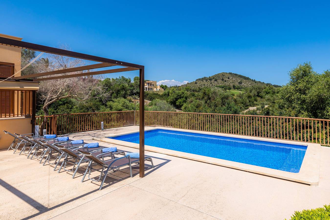 Maison "Pula Rustic", avec vue sur les montagnes, piscine et Wi-Fi. in Port Nou, Son Servera