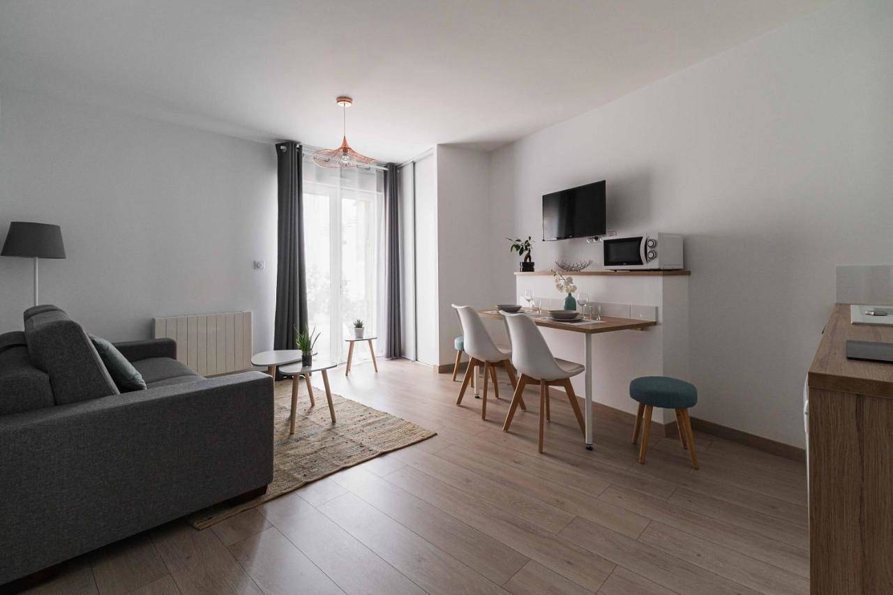 Appartement entier, One-Bedroom Apartment in Miribel, Ain