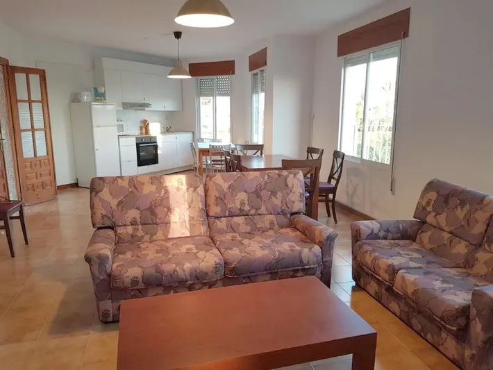 Apartamento de vacaciones para 6 personas, con vistas además de balcón y jardín - 1