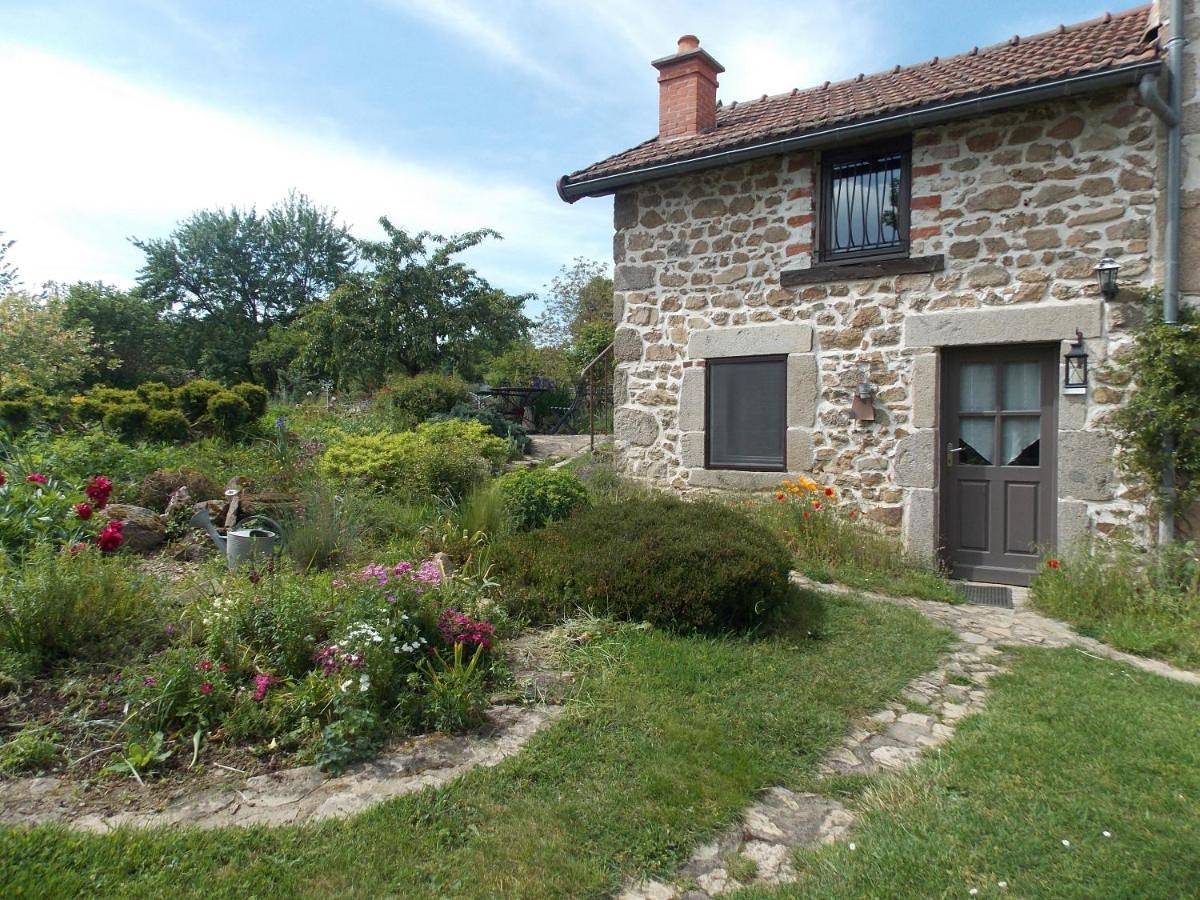 One-Bedroom House in Le Mayet-de-Montagne, Région de Vichy