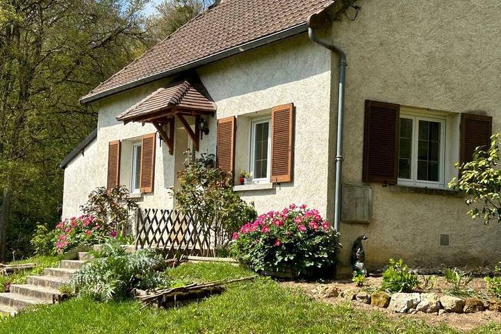 Location de vacances pour 6 personnes, avec jardin et terrasse dans Lavenay