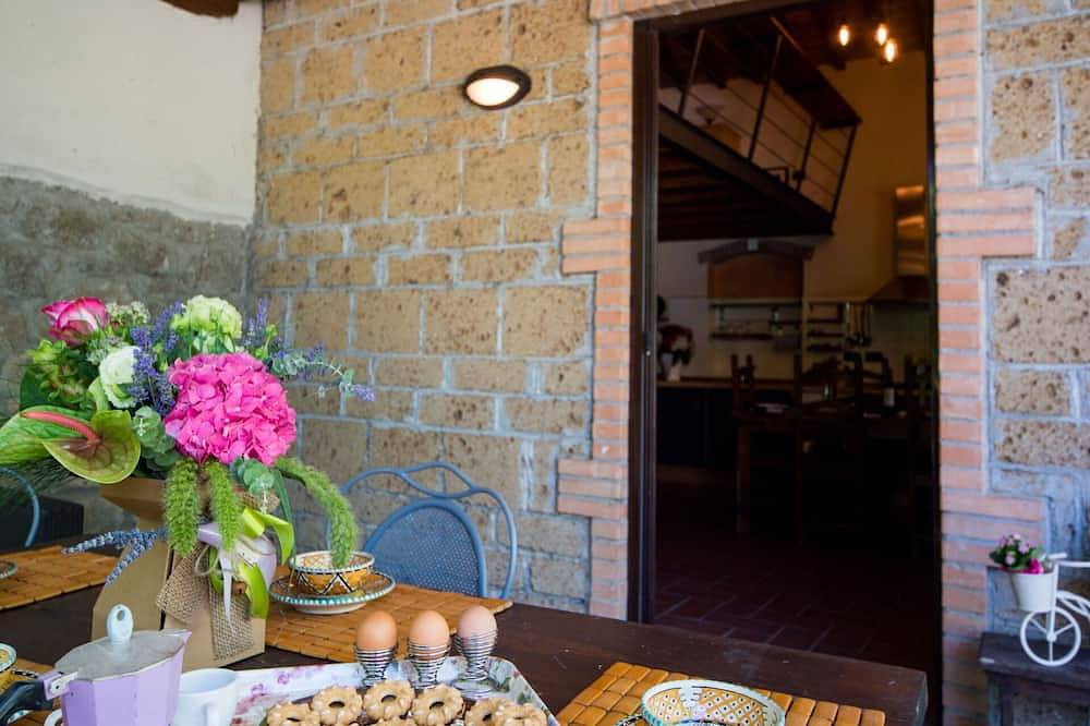 Bonito apartamento en villa con Wifi, piscina, Tv, patio, vista panorámica, aparcamiento in Le Mosse, Provincia de Viterbo