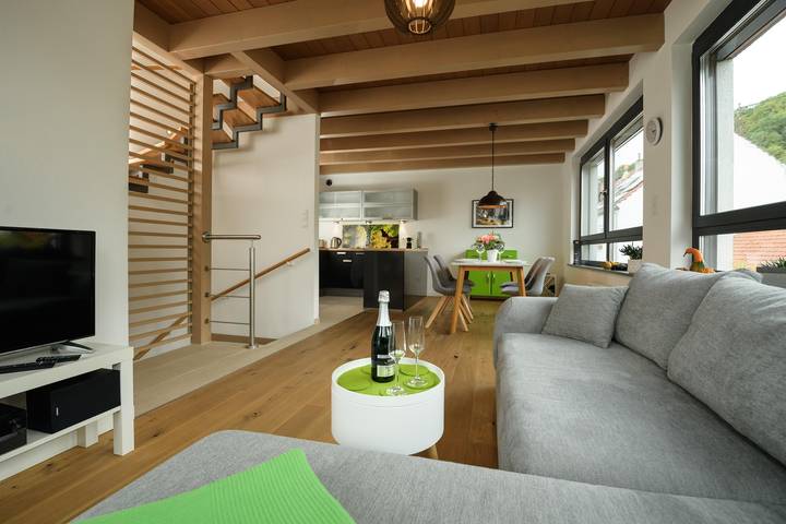 Ferienhaus mit Schloßblick, 3 Schlafräume in Neustadt an der Weinstraße, Deutsche Weinstraße