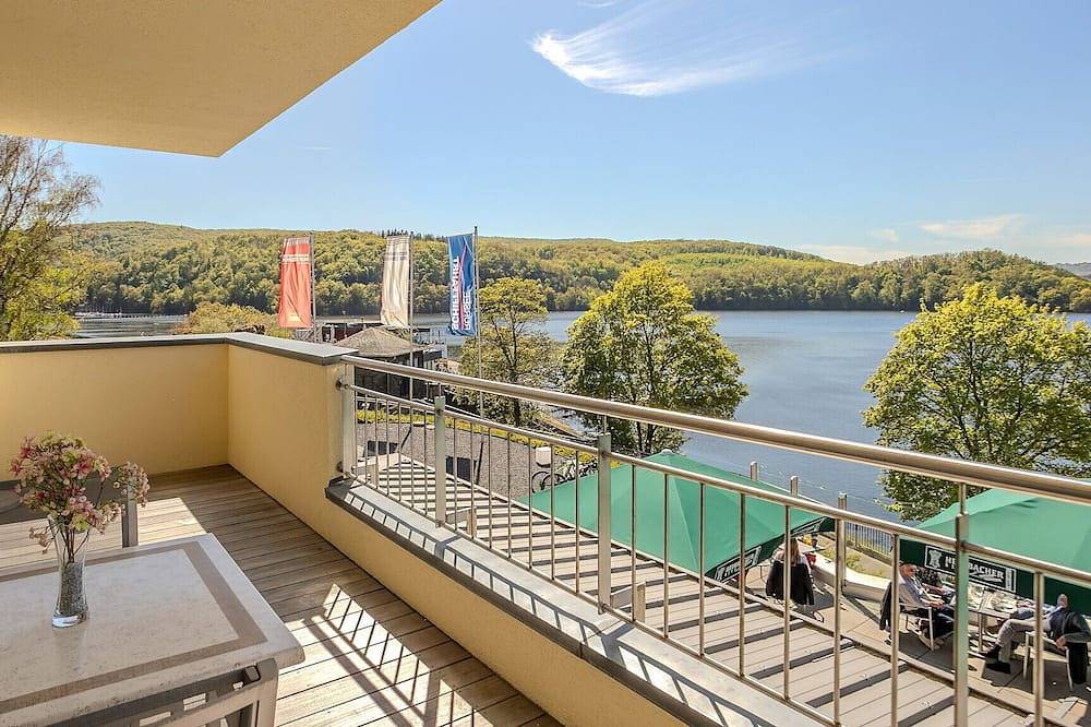 Ganze Wohnung, Großzügige 2-Personen-Suite mit Balkon und Seeblick in Heimbach, Rureifel (Nordrhein-westfalen)