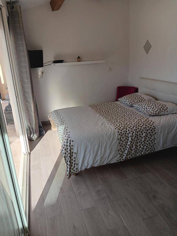 Location de vacances pour 2 personnes, avec jardin et vue ainsi que piscine et terrasse à Manosque - 2