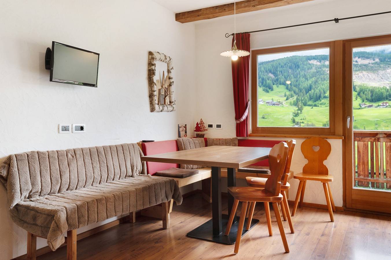 Ganze Wohnung, Ferienwohnung 'Paracia App La Vedla' mit Meerblick, Gemeinschaftsgarten und Wlan in Paracia, Abtei