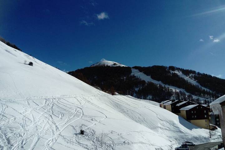 Location de vacances pour 4 personnes, avec piscine et balcon à Allos