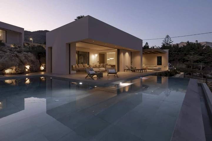 Villa for 14 people, with garden and balcony in Syros