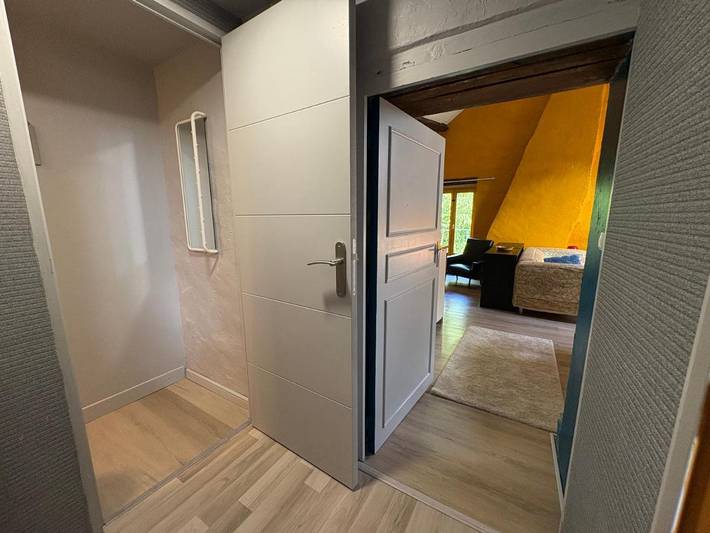 Gîte pour 5 personnes, avec vue ainsi que piscine et jardin, animaux acceptés à Corancy - 4