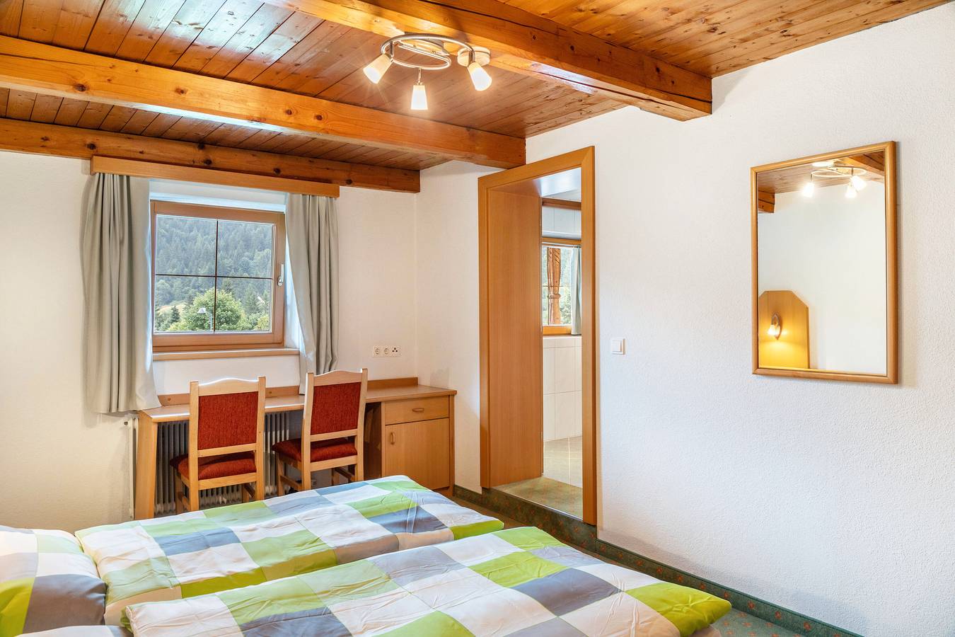 Zimmer '4' mit Bergblick, gemeinsamer Terrasse und Wlan in Hopfgarten im Brixental, Brixental