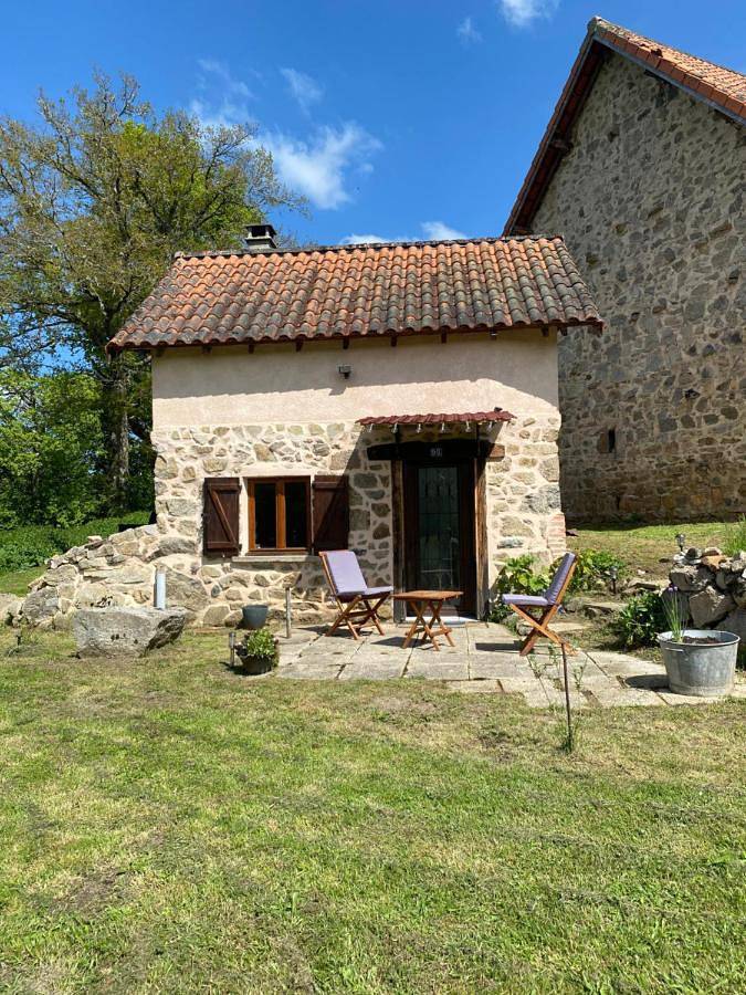 Location de vacances pour 2 personnes, avec jardin ainsi que vue et terrasse à Miremont - 2