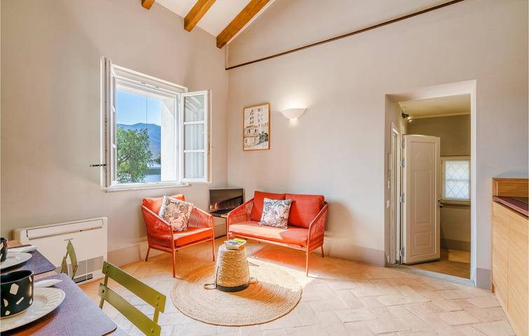 Appartamento intero, Accogliente appartamento 2BR con parcheggio, AC e WiFi vicino a Villanova in Albenga, Riviera di Ponente