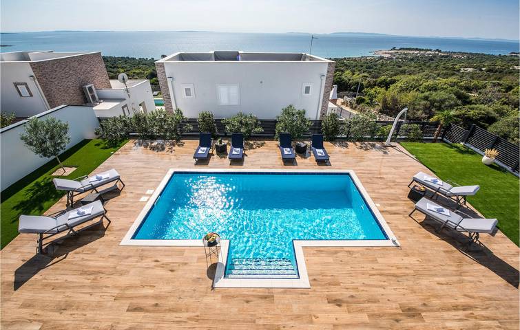 Location de vacances pour 8 personnes, avec terrasse à Gajac - 2