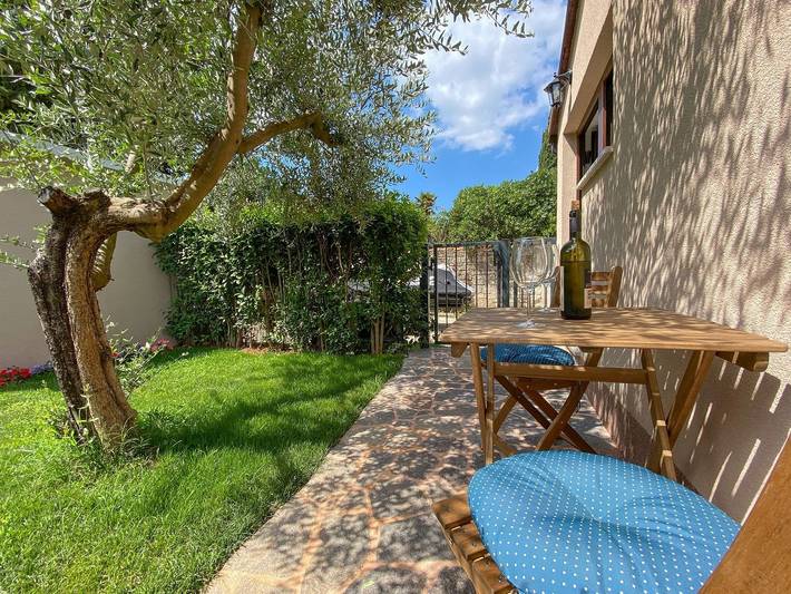 Appartamento per 2 persone, con giardino, adatto a famiglie con bambini a Novigrad