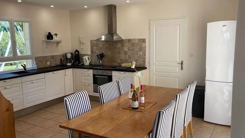 Location de vacances pour 7 personnes, avec jacuzzi et piscine ainsi que terrasse et jardin, animaux acceptés à Montbrun-des-Corbières - 4