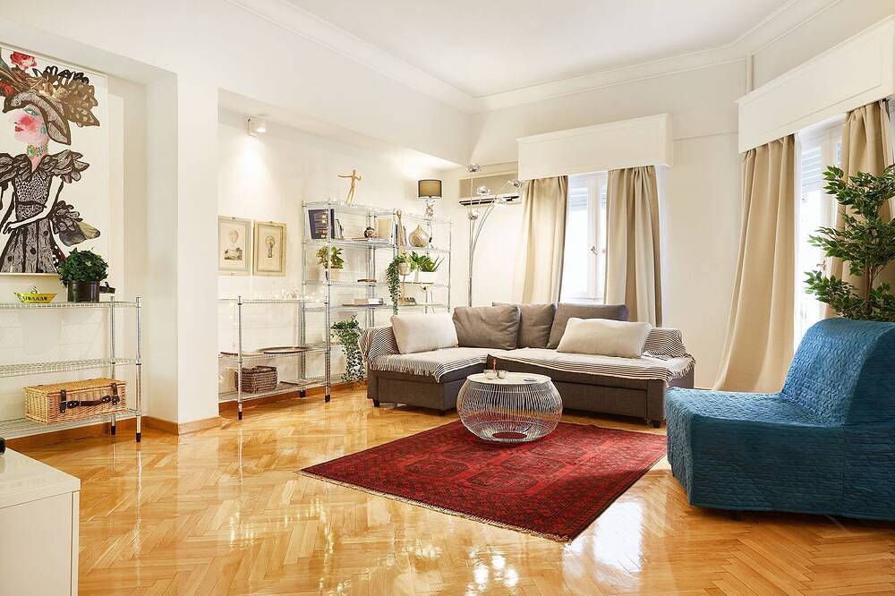 Entire apartment, Spacious elegant 3 bedroom apartment in the heart of Athens in Central Section of Athens, Athens