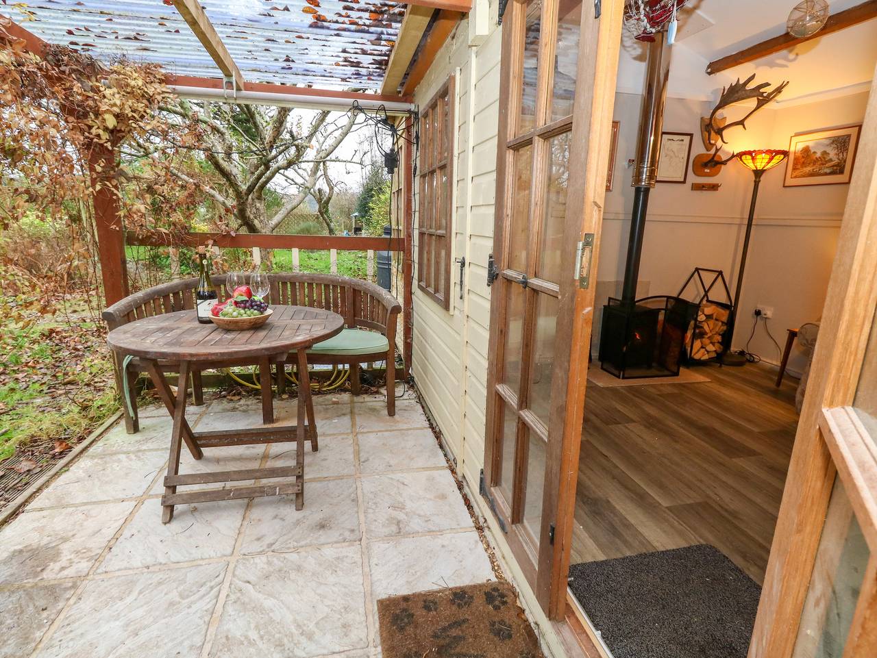 The Cabin at Little Timbers in Ringwood, Hampshire
