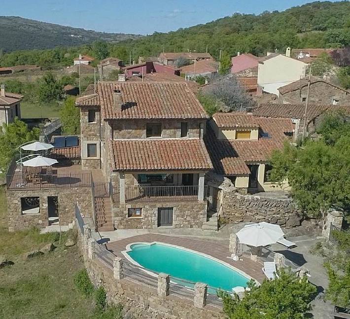 Casa rural para 24 personas, con vistas además de piscina y jardín, Familias con niños en La Aldehuela