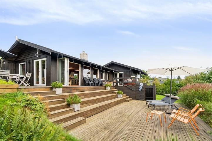 Ferieudlejning for 4 personer, med terrasse og have i Tisvilde
