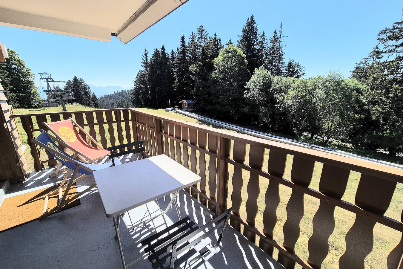 Appartement entier, Séjour nature et ski au Revard – Terrasse plein sud, accès pistes in Le Revard, Les Déserts