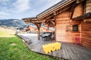 Gîte pour 15 personnes, avec jardin et jacuzzi à Chatel