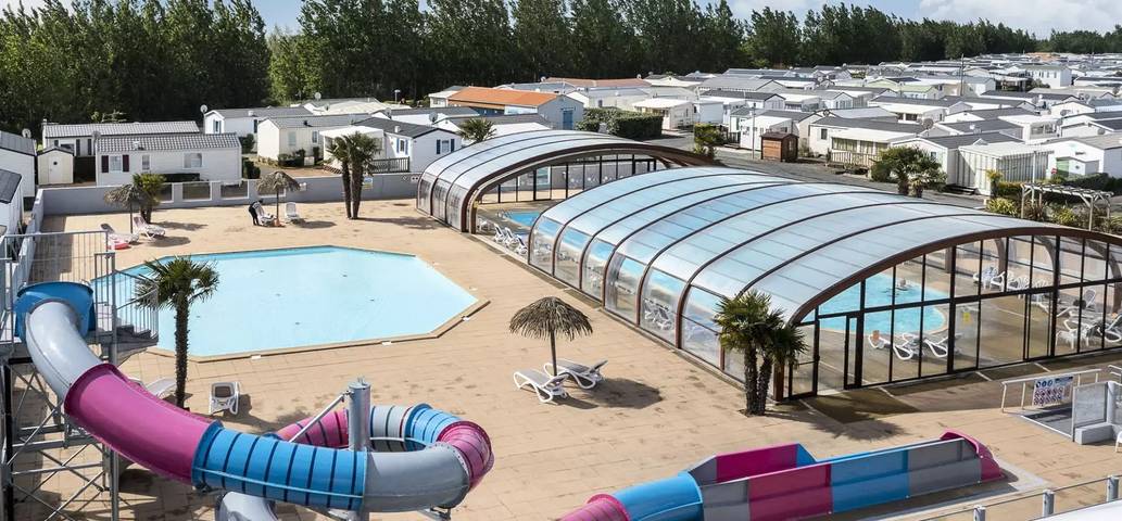 Camping für 4 Personen, mit Terrasse, mit Haustier in La Tranche-sur-Mer