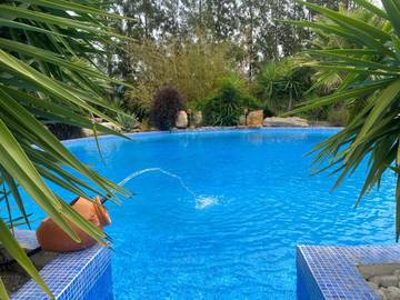 Casa rural para 2 personas, con vistas además de jardín y piscina en Paderne