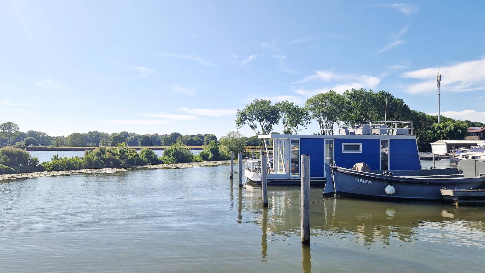 Marina Parcs — Gîte du port avec terrasse sur le toit et balcon à Amsterdam | 4 (+2) personnes in Amsterdam Oost, Côte hollandaise