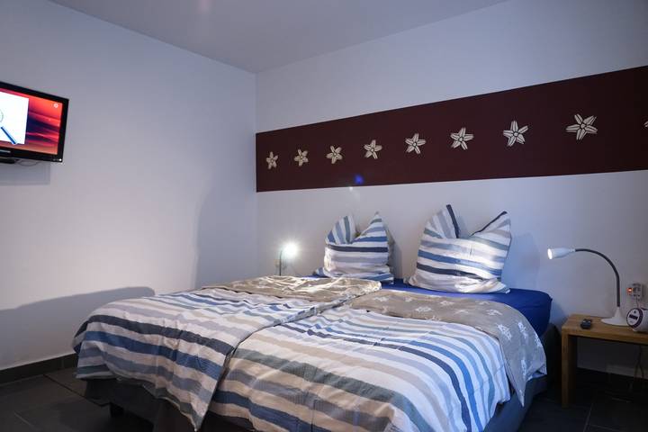 Ferienwohnung für 3 Personen, mit Terrasse und Garten sowie Sauna und Seeblick in Hohen Wieschendorf - 2