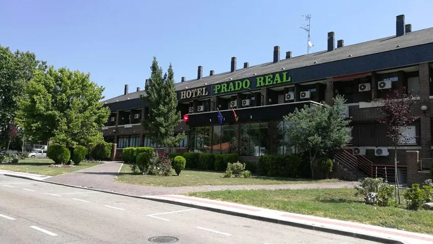 Hotel para 4 personas, con piscina además de jardín y vistas - 1