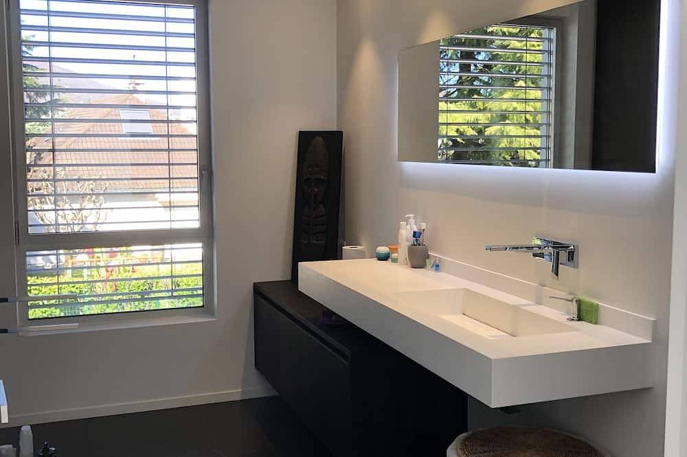 Villa \"korlea\" Avec Piscine Centre Aix Les Bains Ideal Pour Vacances En Famille in Aix-les-Bains, Chambéry region