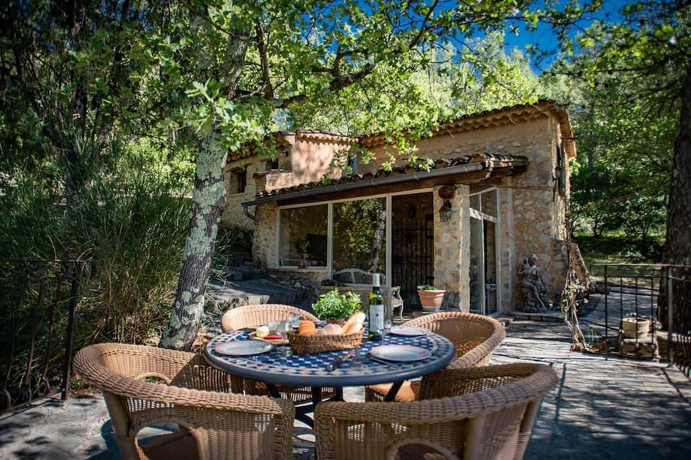 Gîte provençal avec piscine partagée in Barjols, Région de Brignoles
