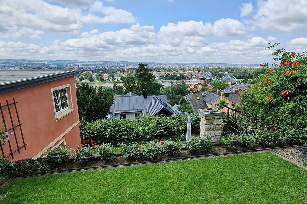 Comfortable holiday home with a view over Dresden in Loschwitz, Dresden