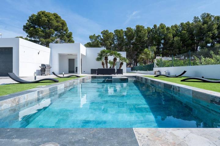 Chalet para 9 personas, con jacuzzi además de jardín y piscina en Provincia de Tarragona - 4