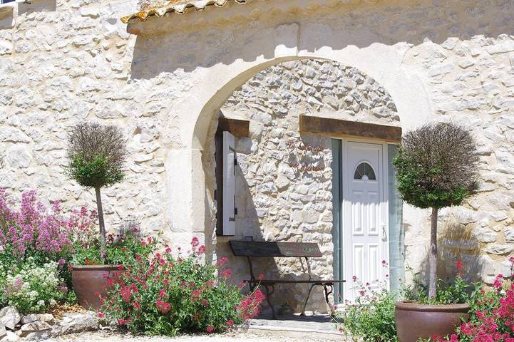 Location de vacances pour 3 personnes, avec jardin ainsi que piscine et terrasse, animaux acceptés à Redortiers - 4