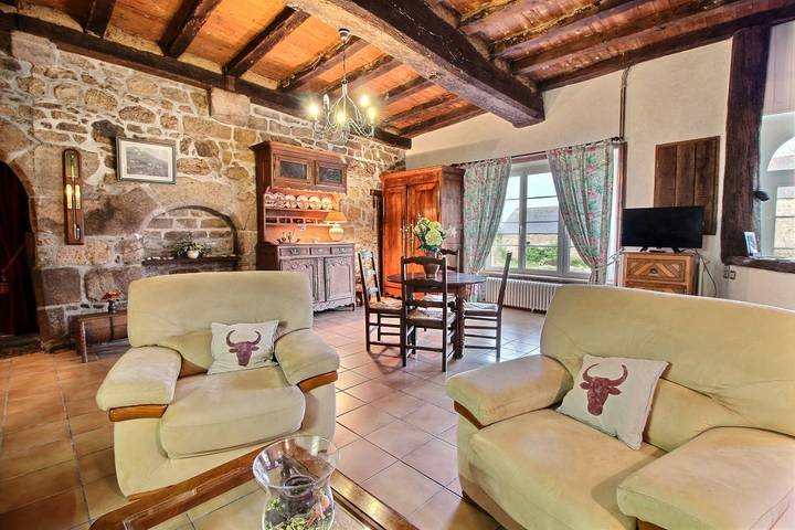 Gîte pour 12 personnes, avec Jardin à Pléven