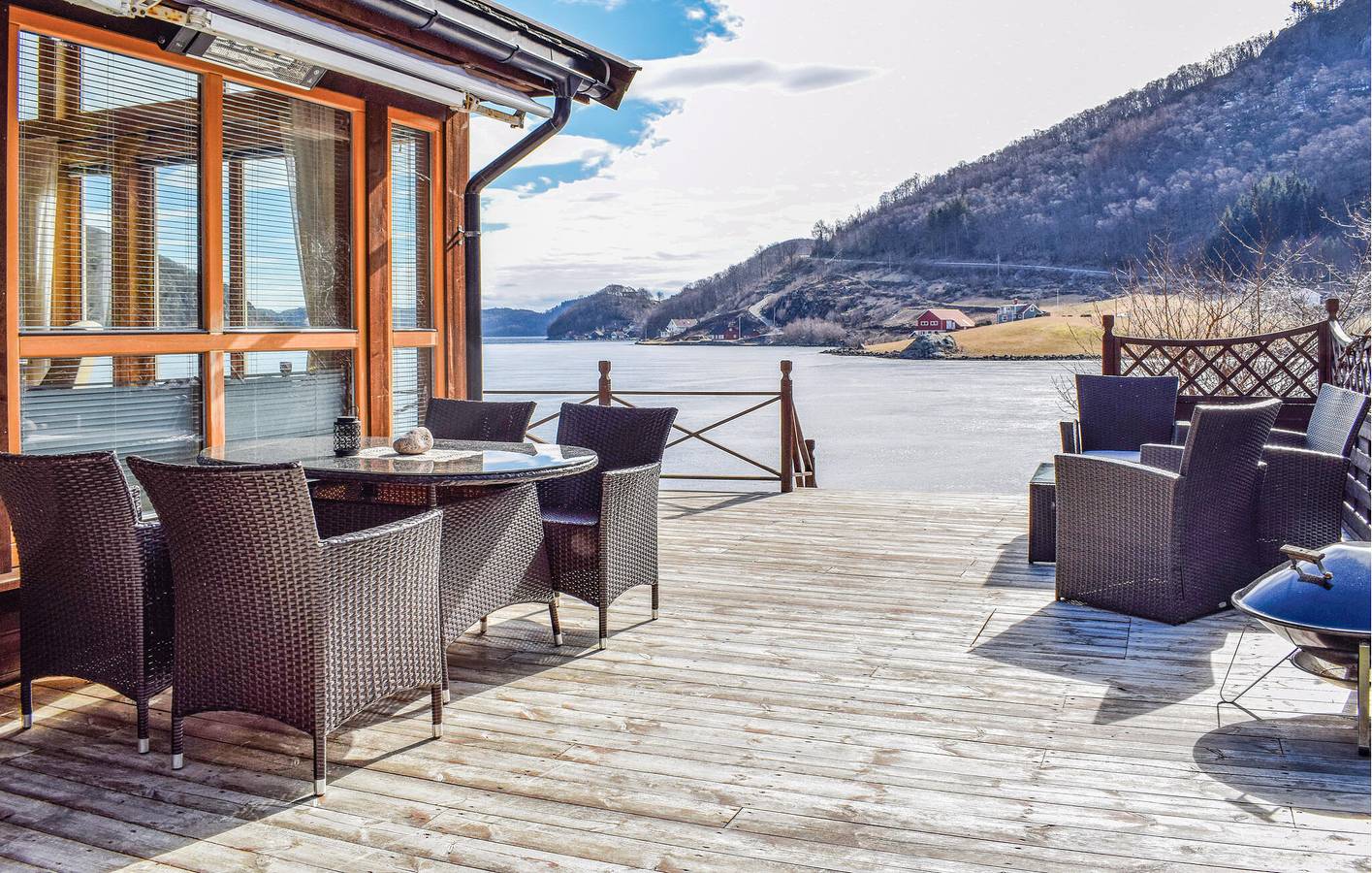 Ferienhaus für 8 Personen mit Terrasse in Farsund