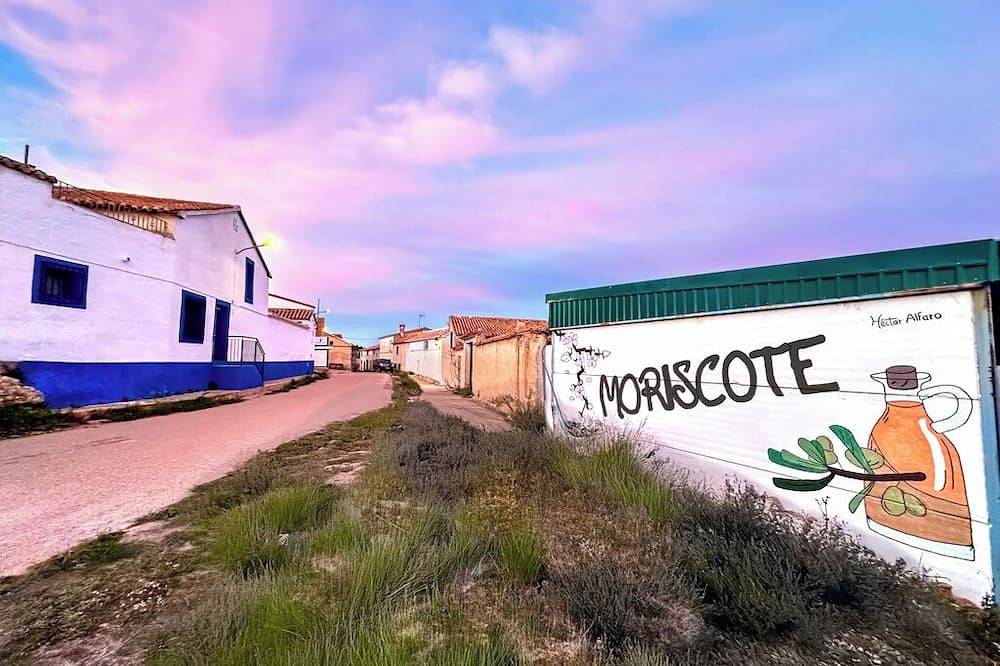 Rural Accommodation La Tinaja de Moriscote. in Liétor, Albacete Province